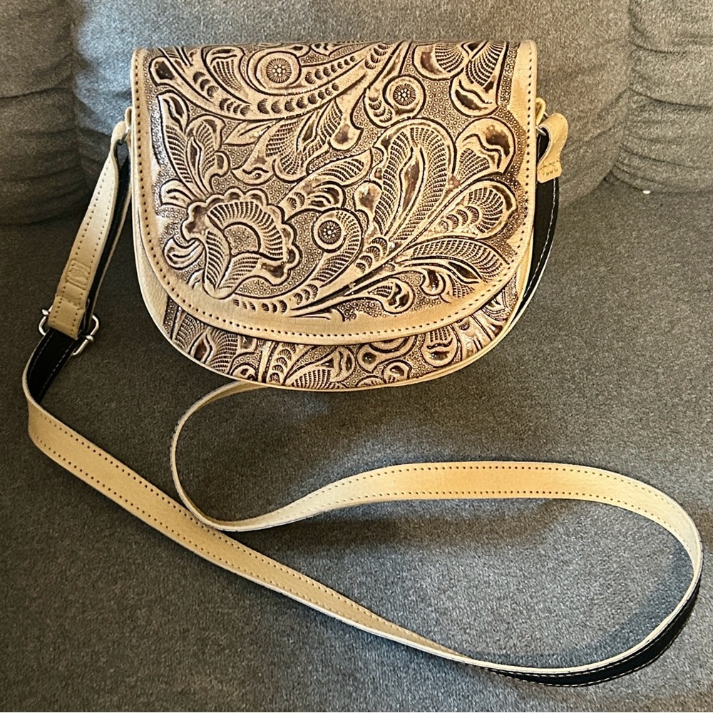 HAND TOOLED Ivory Color leather cross body or shoulder bag from Mexico NWOT